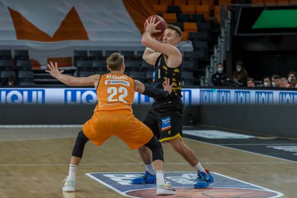 也警示所有 也警示所有